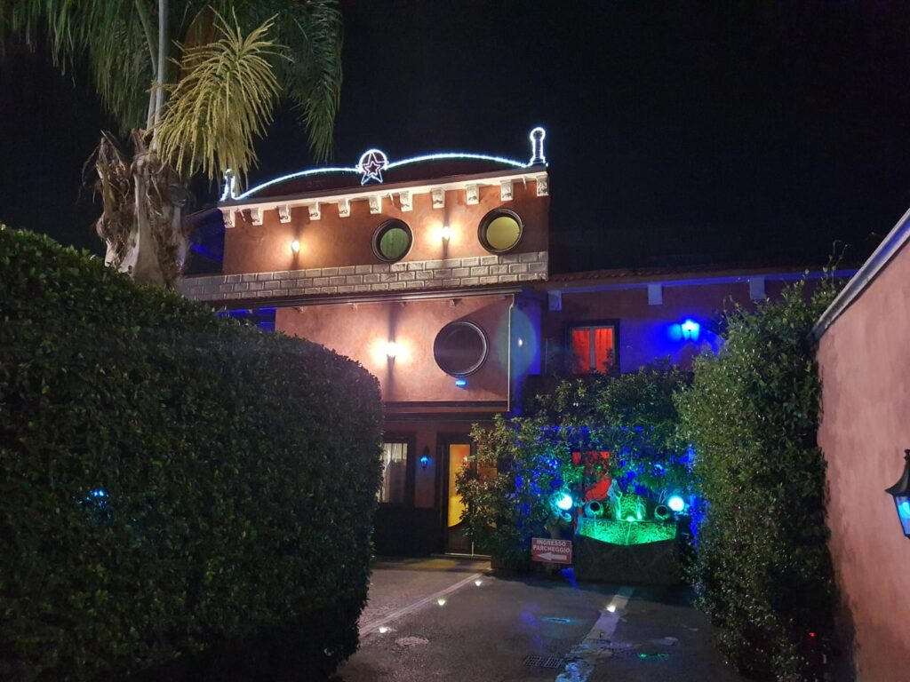 hotel proibito front view (1)