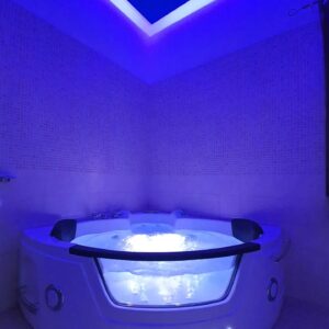 hotel proibito hydro massaging pool (1)